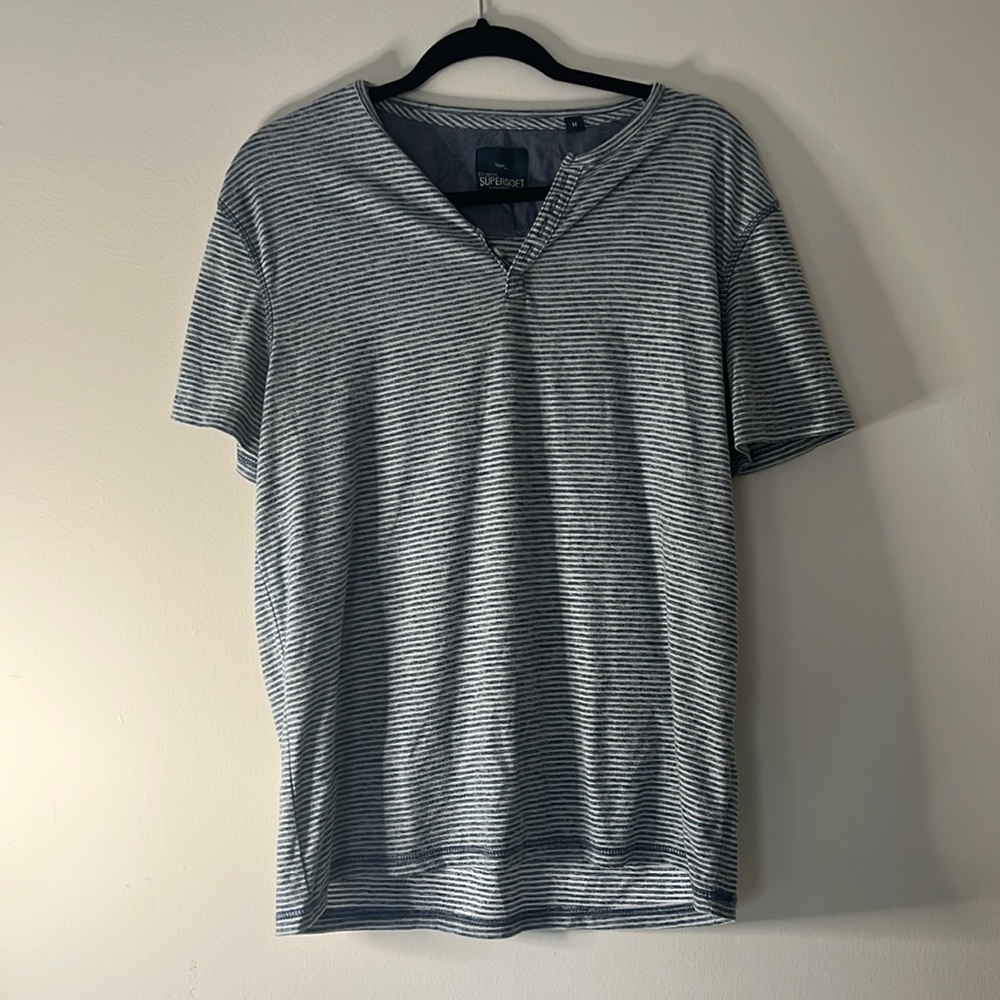 Men’s medium short sleeve shirt